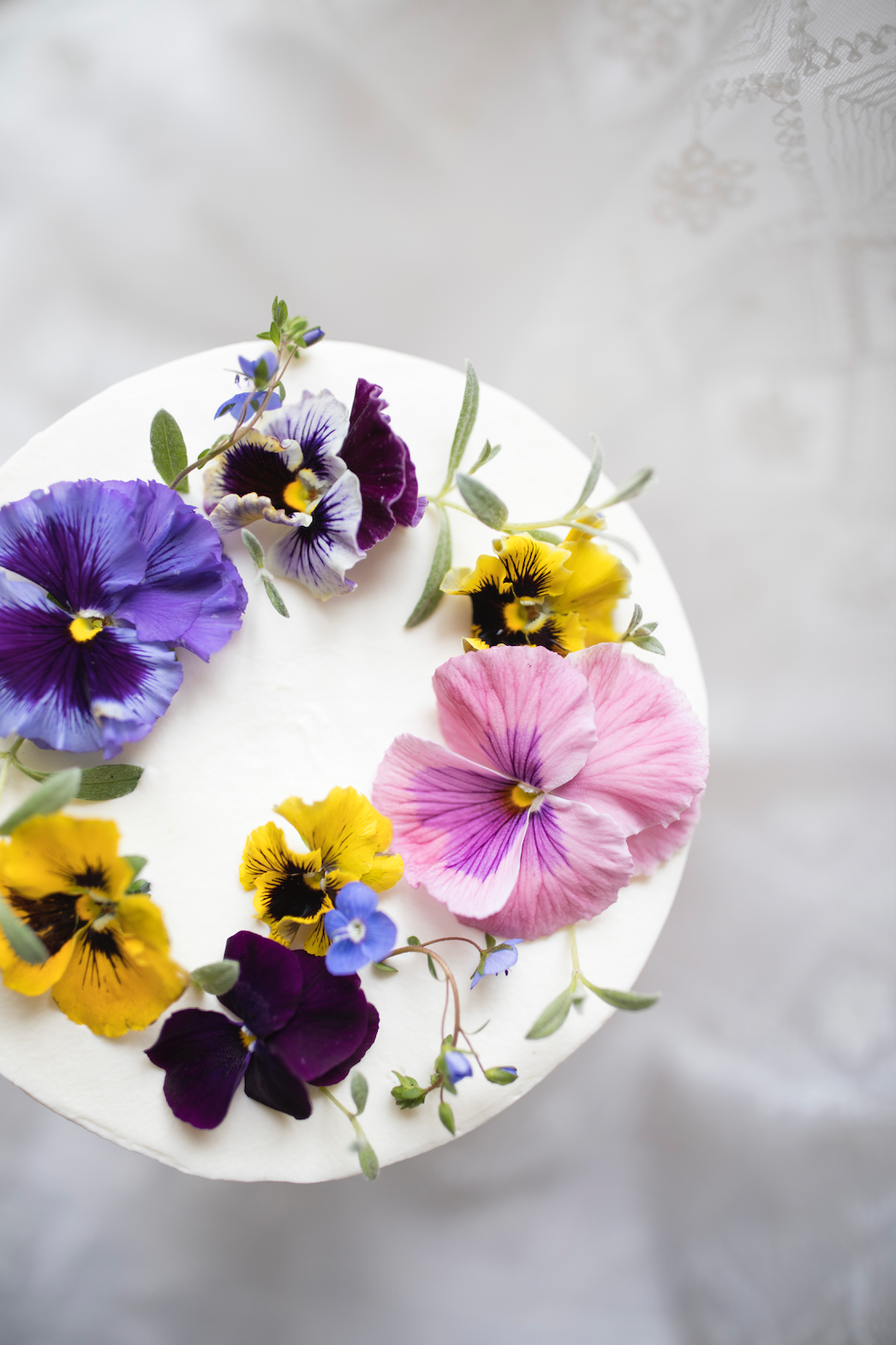 Fresh Flower Cake Circle Design