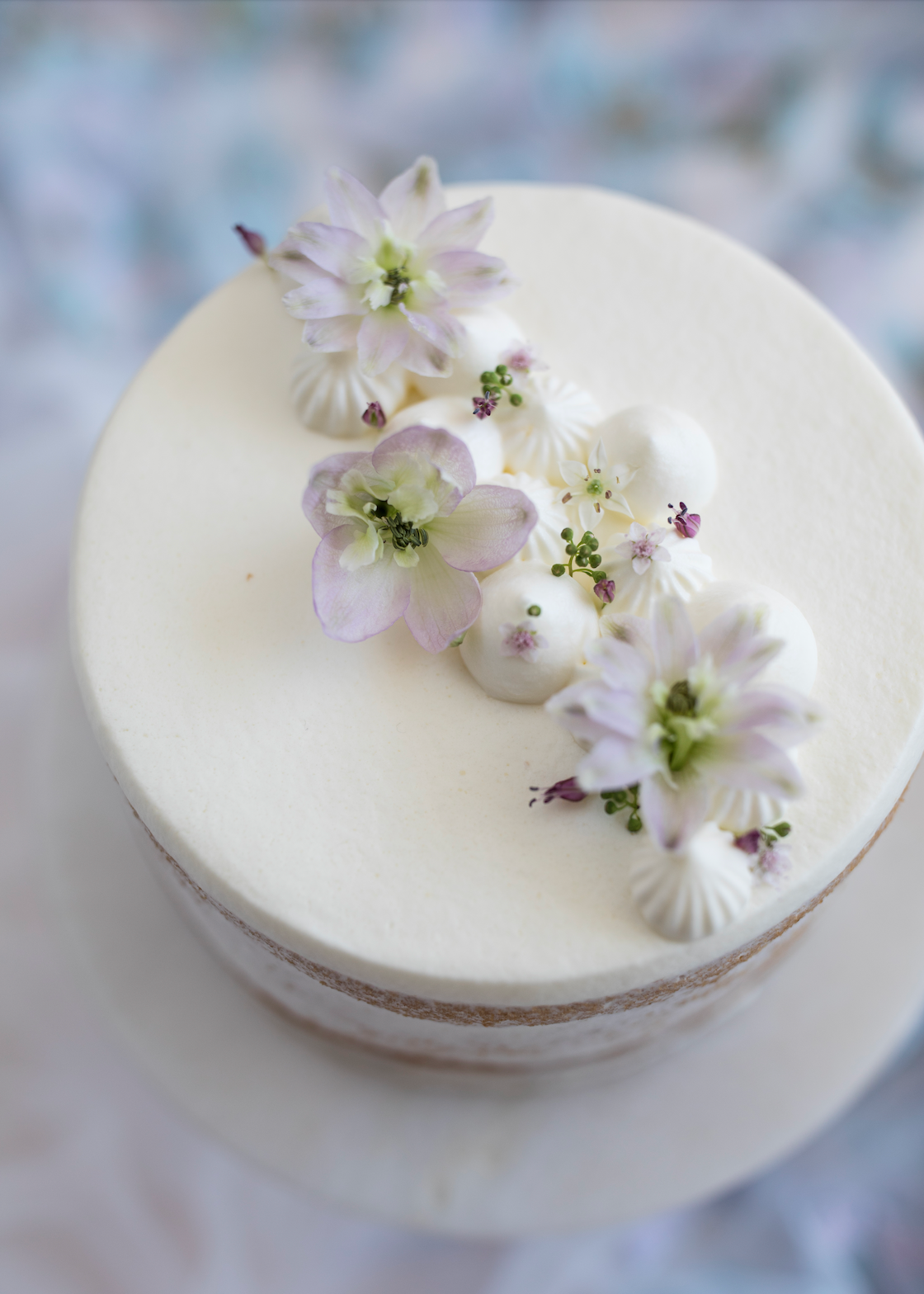 Fresh Flower Cake Line Design